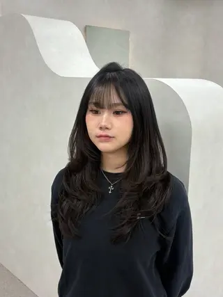ロング アイナ🤍レイヤー カット/透明感ヘアのヘアスタイル