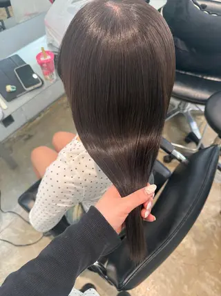 カラー WARES CHIHIROのヘアスタイル