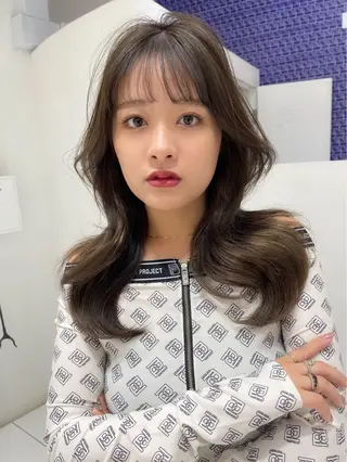 セミロング レイヤーカット　小山 悠のヘアスタイル