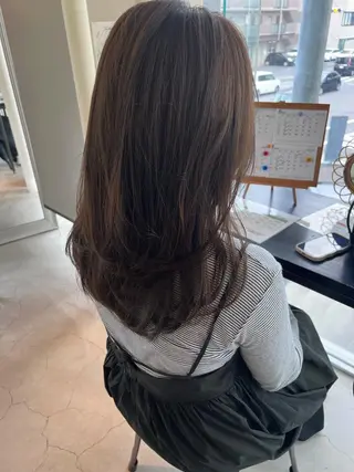 セミロング 岩井 愛生のヘアスタイル