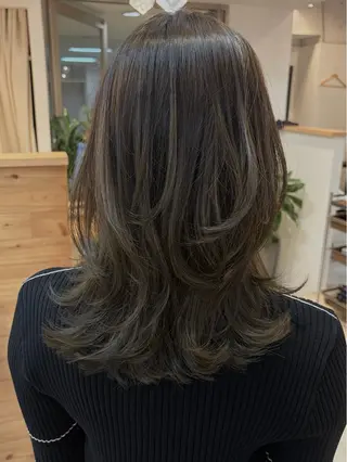 セミロング カラー cana 札幌レイヤースタイルのヘアスタイル