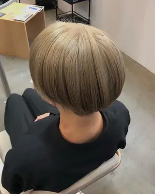 ショート カラー 透明感カラー レイヤー亀井唯登のヘアスタイル