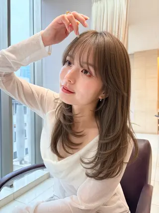 セミロング カラー 色素薄めダブルカラー 顔周りレイヤーのヘアスタイル