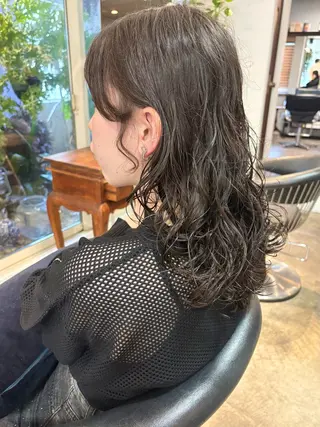 セミロング パーマ 谷澤 朋佳のヘアスタイル