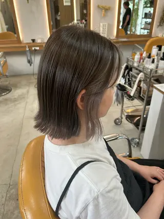 ミディアム カラー 小澤 志穂のヘアスタイル