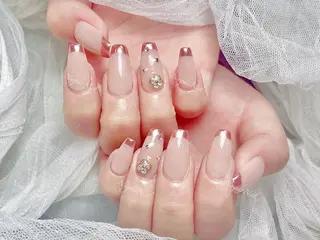 ネイル 🦋 Queenieのネイルデザイン