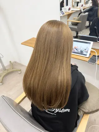 ロング ちほ/顔周りレイヤー /ベージュカラーのヘアスタイル