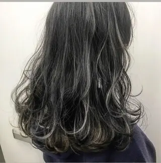 ロング カラー レイヤー×艶髪特化 マネージャー安藤光司のヘアスタイル