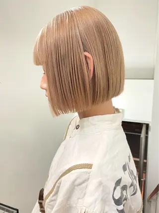 ショート ハイトーン💎 ホワイトベージュ坪谷のヘアスタイル