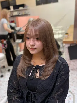 セミロング 🍒ベージュ×エンド カラー🍒まゆかのヘアスタイル