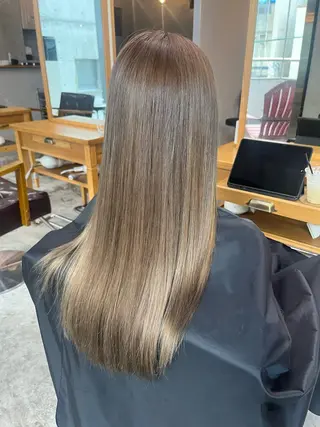 カラー 秋山 美奈のヘアスタイル