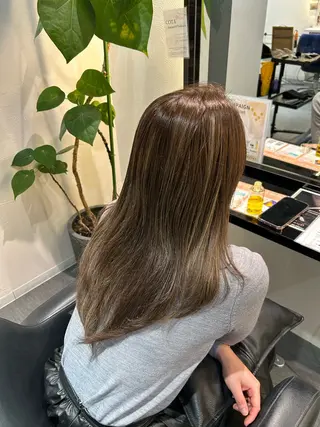 カラー 西村 優那のヘアスタイル