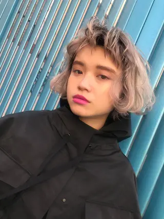カラー 💓パーマ，💗 レイヤーカットのヘアスタイル