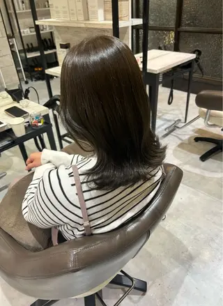 ミディアム 小出 彩水のヘアスタイル
