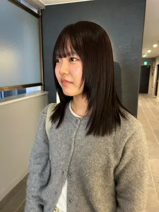 ミディアム カラー 透明感カラー レイヤーカット りなのヘアスタイル