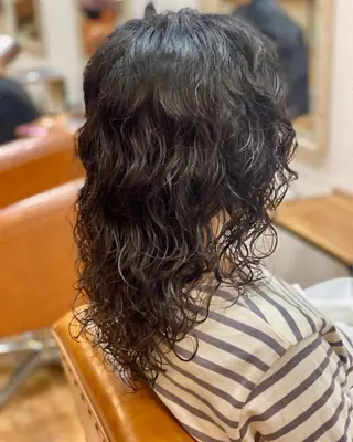 セミロング パーマ 岡田 里奈のヘアスタイル