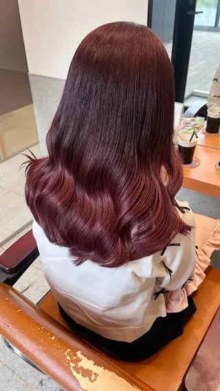 セミロング カラー 大人girly🛋️ 🤍yukakoのヘアスタイル