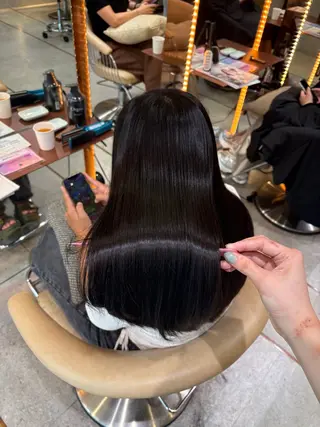 セミロング カラー 柔らかい縮毛矯正 Yu🫧銀座🩶のヘアスタイル