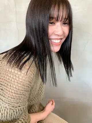 セミロング カラー 榑松 恵里のヘアスタイル