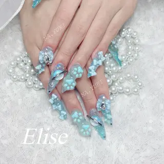 ネイル 🦋 Queenieのネイルデザイン