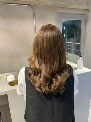 カラー ミルクティーベージュ ブリーチ🖤サヤカのヘアスタイル