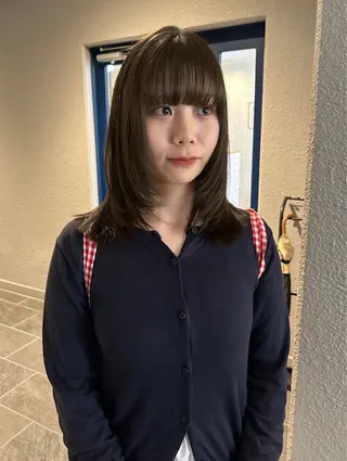 ミディアム カラー 透明感カラー レイヤーカット りなのヘアスタイル