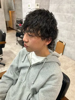 ミディアム パーマ メンズ 勝毛 広貴のヘアスタイル