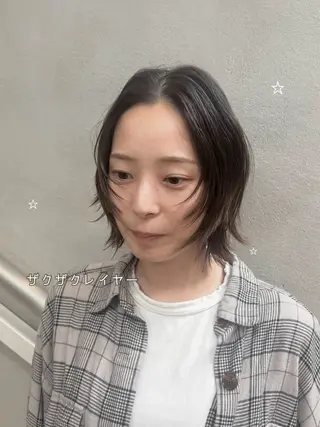 ショート コトノ/レイヤー /透明感カラーのヘアスタイル