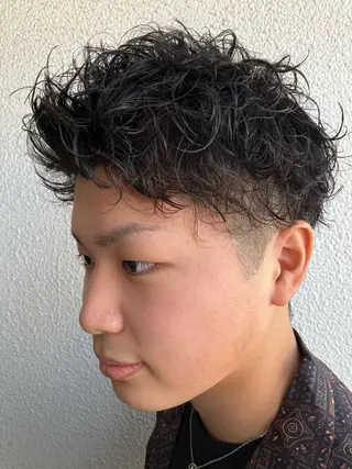 ショート パーマ メンズ 内村 純也のヘアスタイル