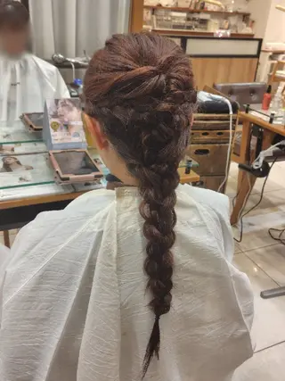 セミロング ヘアアレンジ 🐈‍⬛なおカラーモ デル様募集中🎀のヘアスタイル