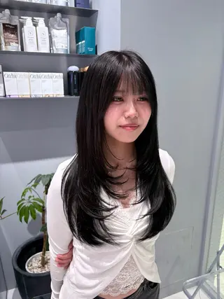 ロング カラー NANA🦖 ハイトーンデザインのヘアスタイル
