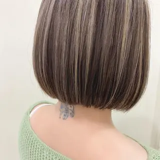 ショート カラー ぱつっとボブ/ 小野あかねのヘアスタイル
