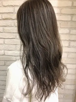ロング カラー 大平 美沙のヘアスタイル