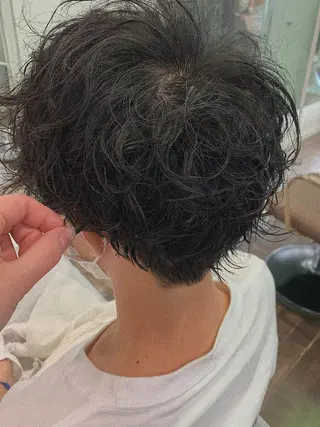 ミディアム パーマ メンズ 三矢 ちなつのヘアスタイル