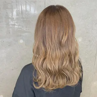 ロング 梅本 有希のヘアスタイル