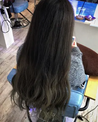 ロング カラー 白井 つづりのヘアスタイル