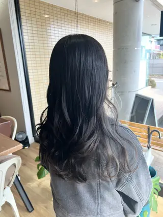 ロング カラー ツキダテ ユイのヘアスタイル