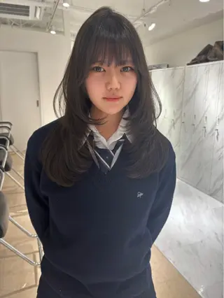 ロング レイヤーカット🤍 seriraのヘアスタイル
