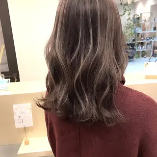 セミロング カラー ハイライト／艶カラー 大河シンジのヘアスタイル