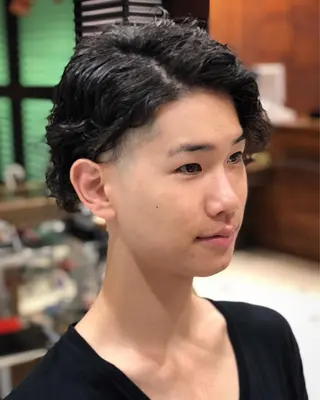 ミディアム パーマ メンズ カット無料/髪質改善 髪質根本改善/艶髪のヘアスタイル
