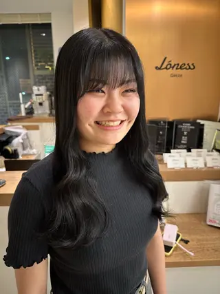 ロング カラー 安丸 結夏のヘアスタイル