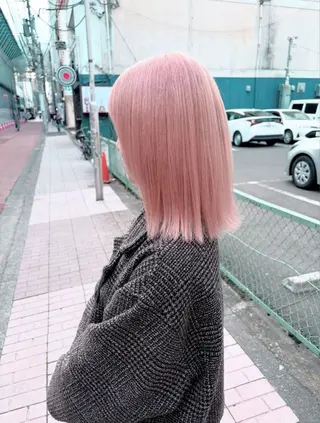 ミディアム Muミュー/ブリーチ ハイトーン　Wカラーのヘアスタイル