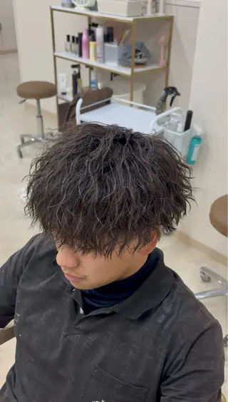 ミディアム パーマ メンズ 年間指名数1000↑ 🔥メンズ特化/武蔵のヘアスタイル