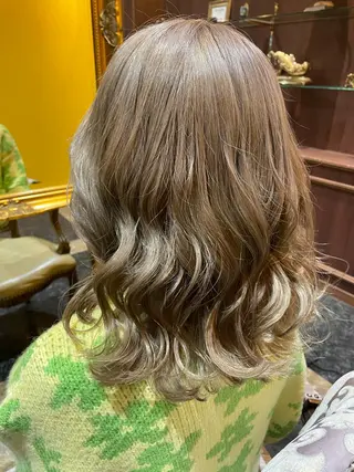 ミディアム カラー 田中 沙織のヘアスタイル