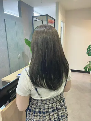 セミロング カラー 小松田 琴美のヘアスタイル