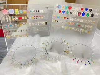 ネイル スカルプロングサロン 3Dパーツのネイルデザイン
