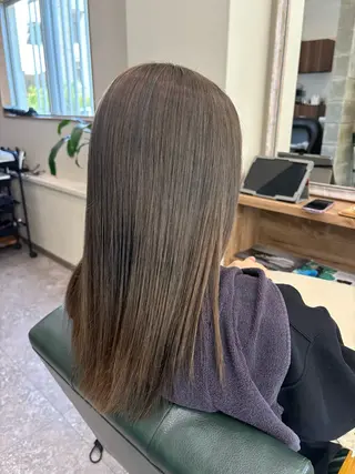 セミロング 安谷屋 こはるのヘアスタイル