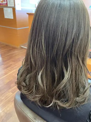 ミディアム カラー セト マユミのヘアスタイル