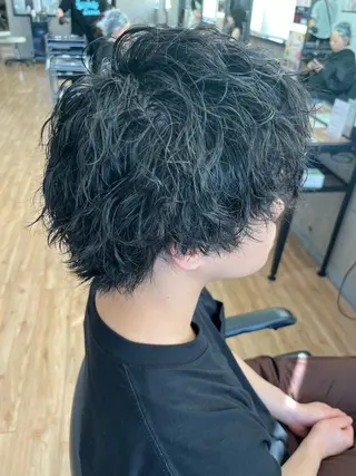 パーマ メンズ 仁木 謙太のヘアスタイル