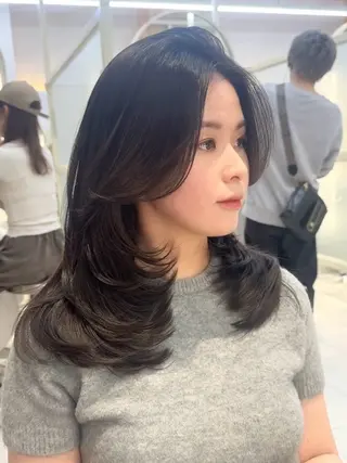 ミディアム 韓国くびれレイヤー 🇰🇷はづきのヘアスタイル